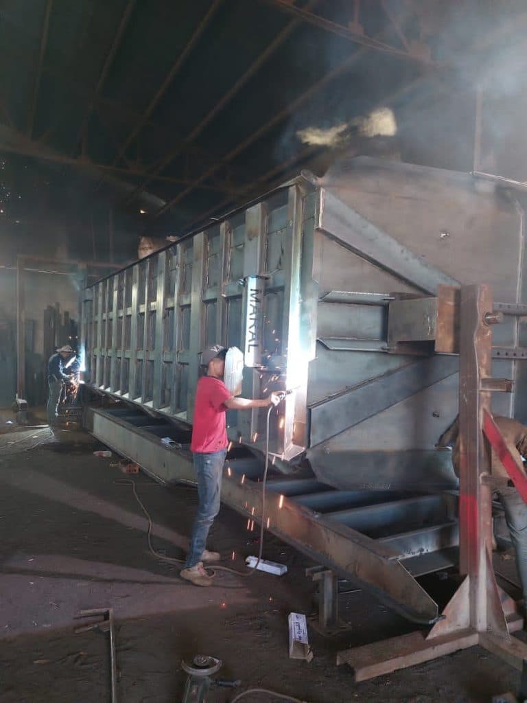 تریلی سازی ایران پارس کشاورزی در همدان