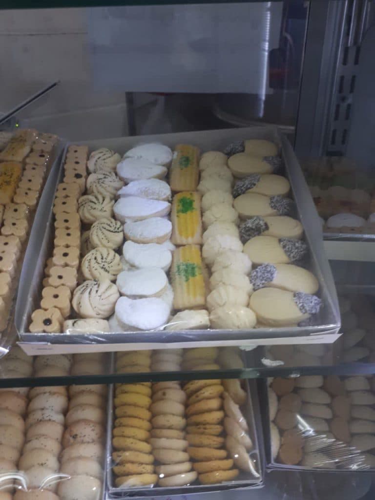 شیرینی خانگی گل انار در فردوس خراسان جنوبی