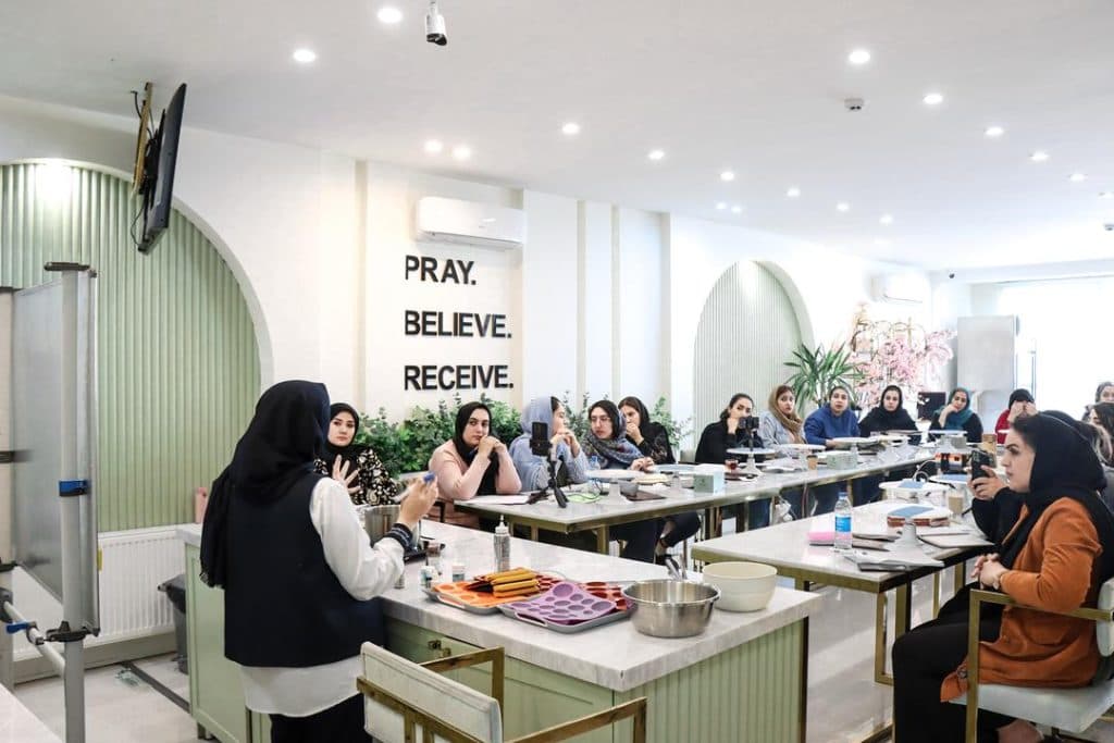 آکادمی شیرینی پزی حسینی در مشهد