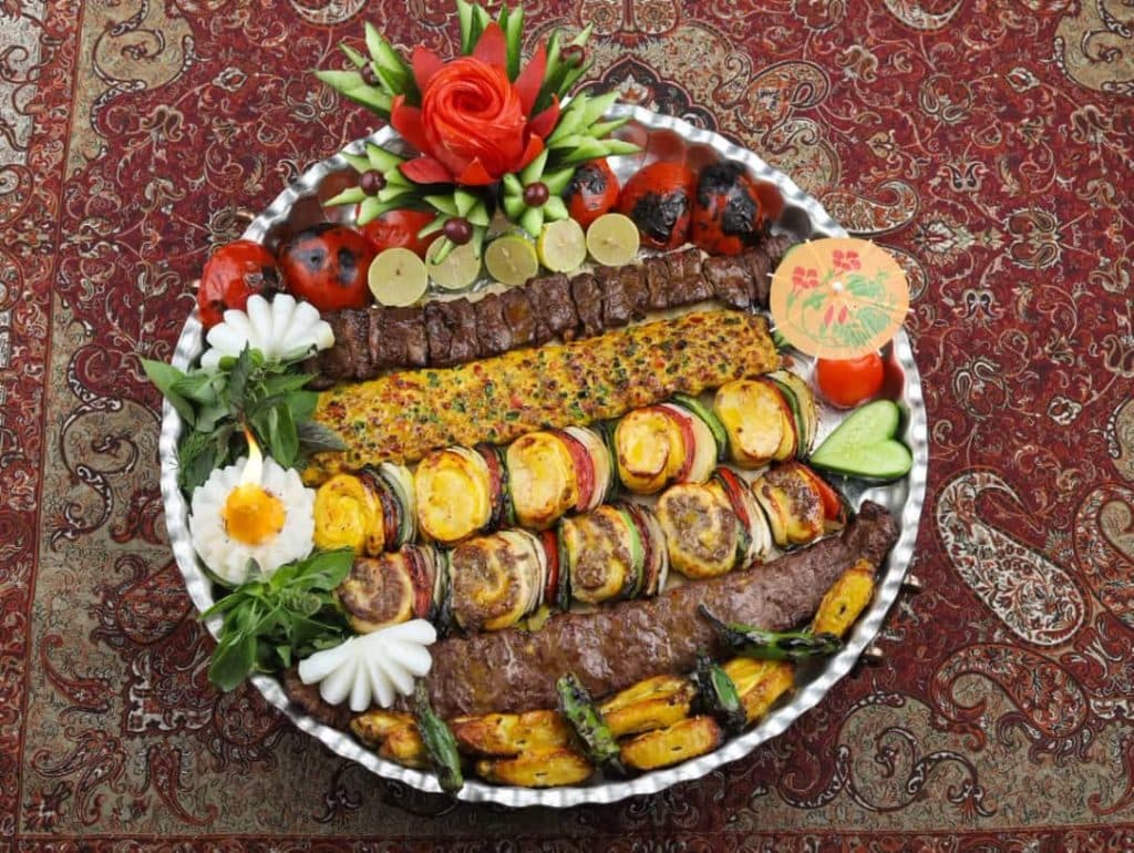 رستوران سنتی هزار دستان در همدان