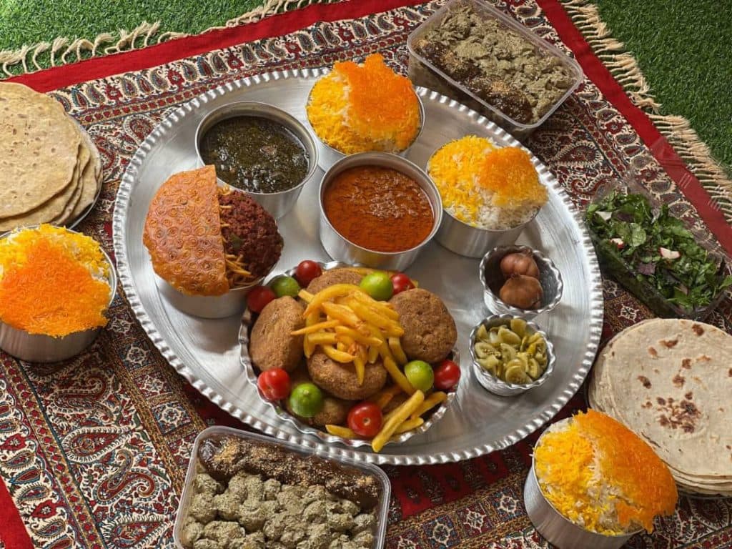 غذای خانگی و بیرون بر فایو فود ۵ در لاهیجان گیلان