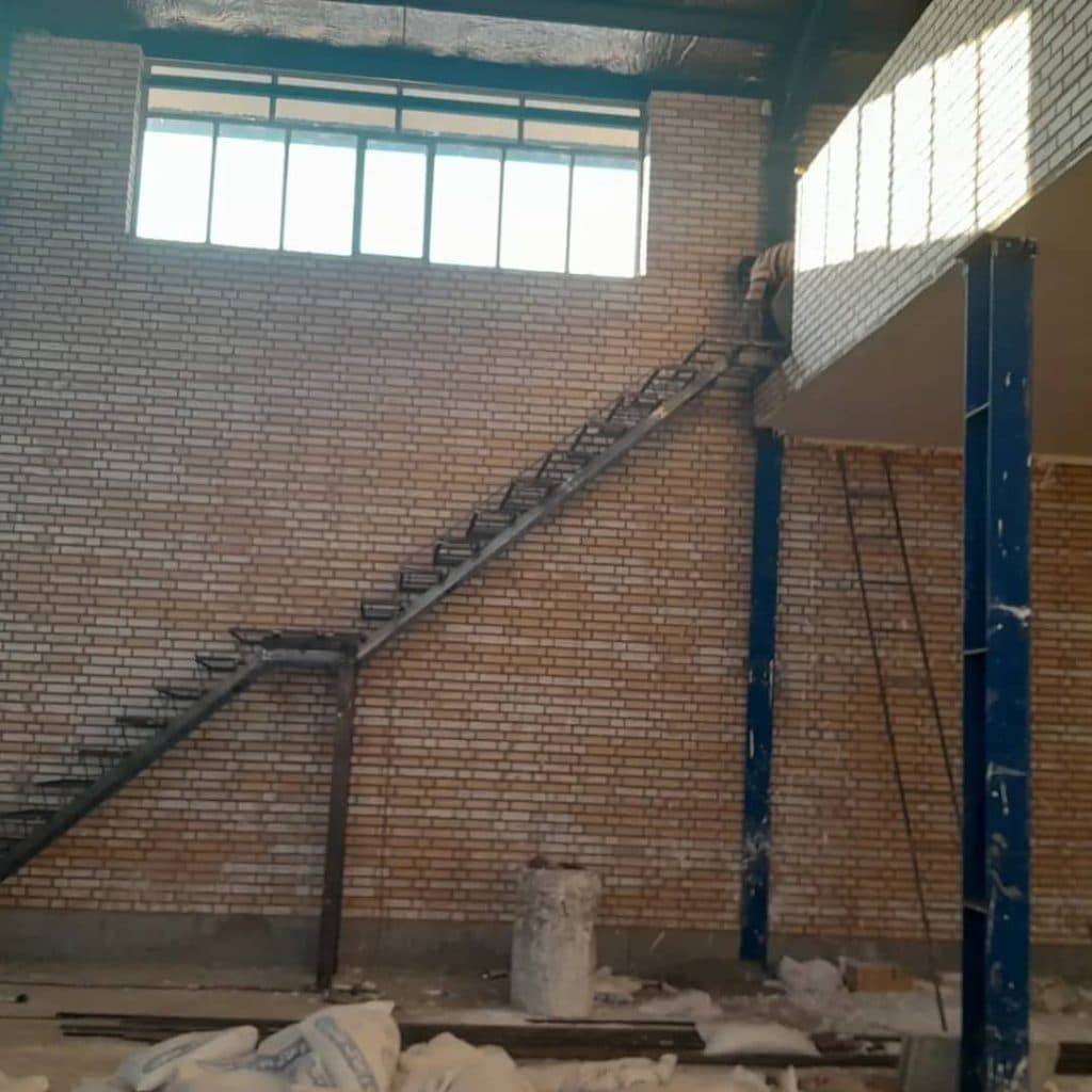 درب و پنجره سازی آهنی میرزایی در پاکدشت تهران