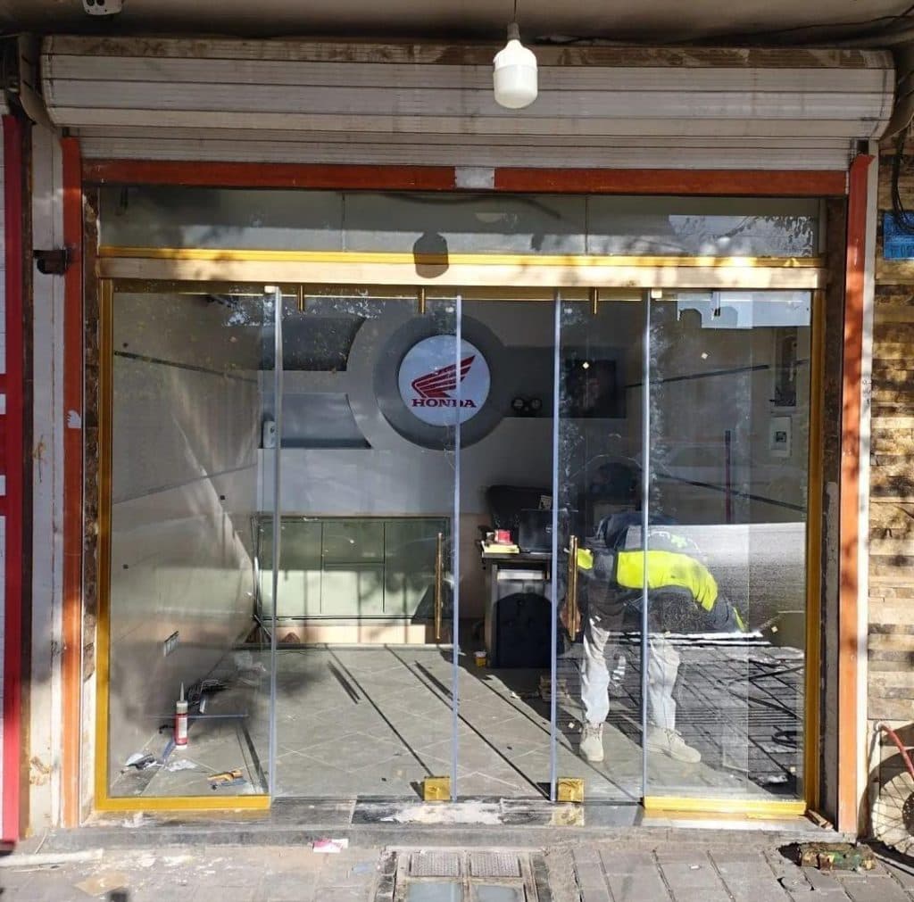 اجرا و نصب کرکره برقی و جک پارکینگی و شیشه سکوریت میراب در کاشان