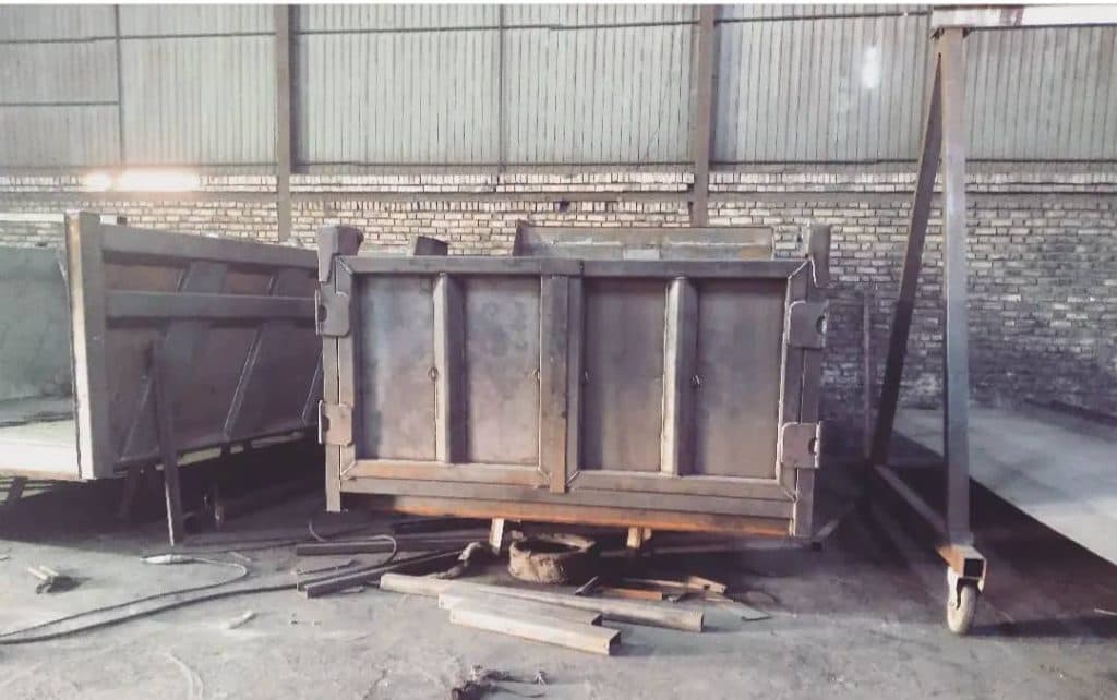 آهنگری و اتاق سازی ساخت کمپرسی ماشین سنگین پارسیان کمپرس در زنجان