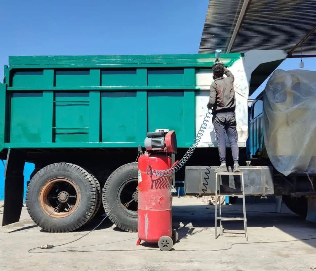 بازسازی و نقاشی ماشین های نسل جدید برادران عبدالخانی در عبدالخوان اهواز