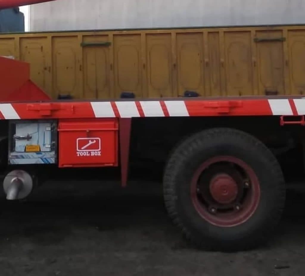 ساخت و تعمیر تریلی و کمپرسی تک و ده چرخ بهساز صنعت در اصفهان