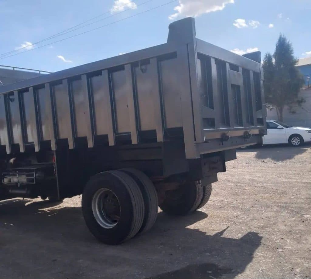 آهنگری و اتاق سازی ساخت کمپرسی ماشین سنگین پارسیان کمپرس در زنجان