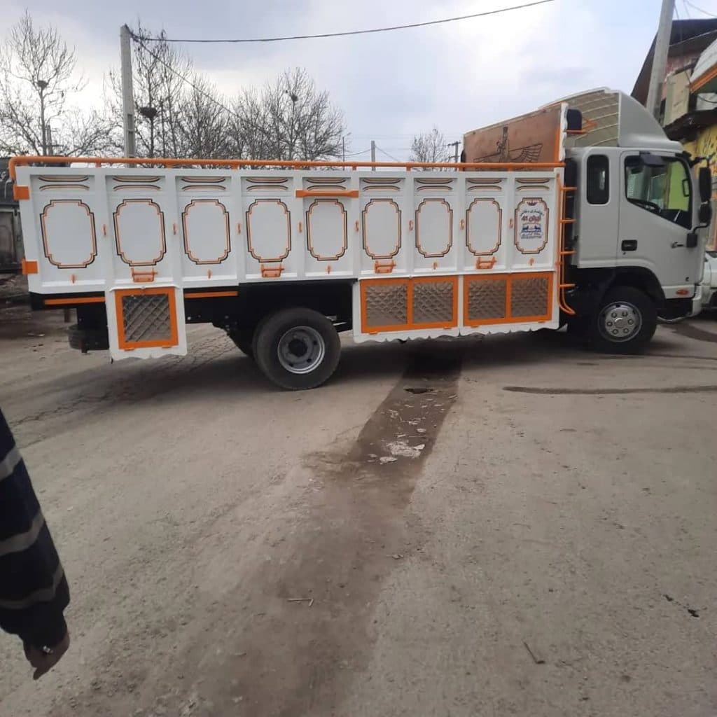 اتاق سازی و نقاشی کامیونت ایران 41 در بروجرد لرستان