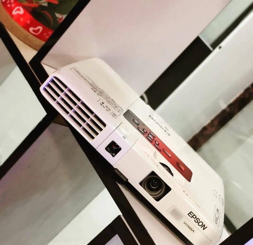 فروشگاه ویدیو پروژکتور ویرا استور در کرمان