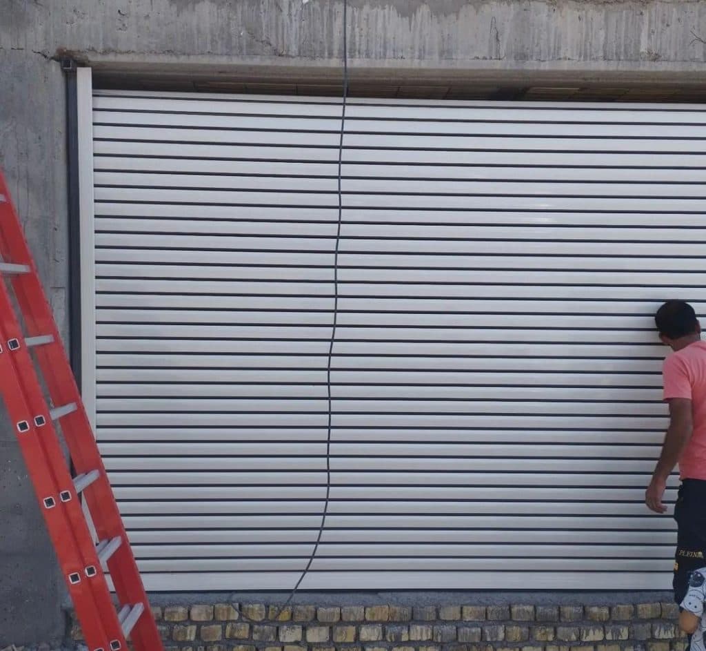 اجرا و نصب کرکره برقی و جک پارکینگی و شیشه سکوریت میراب در کاشان