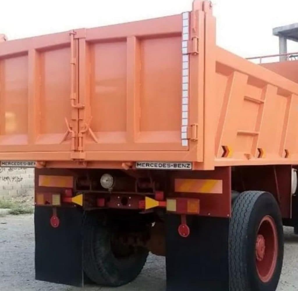 ساخت و تعمیر تریلی و کمپرسی تک و ده چرخ بهساز صنعت در اصفهان