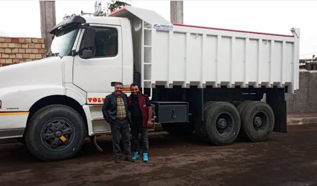 آهنگری و اتاق سازی ساخت کمپرسی ماشین سنگین پارسیان کمپرس در زنجان