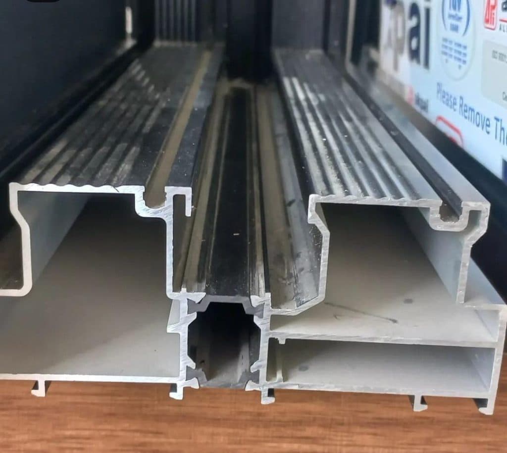 تولید و نصب درب و پنجره upvc و آلومینیوم آذروین در تبریز