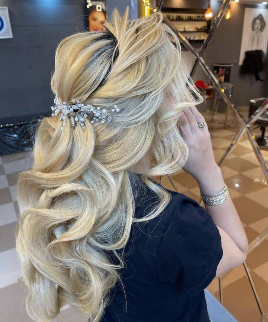 آموزشگاه و سالن زیبایی النا در خدابنده زنجان