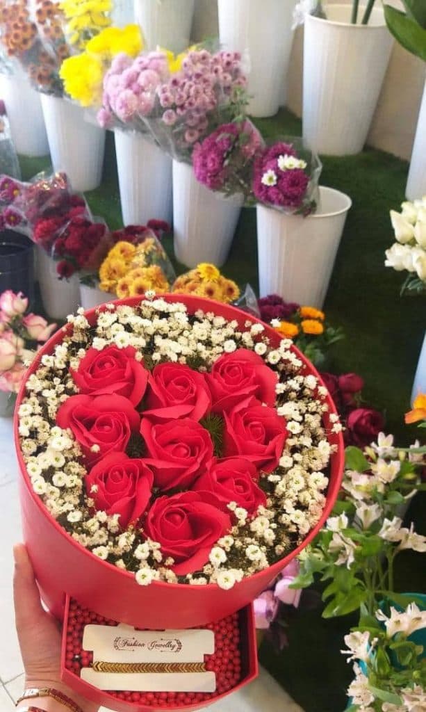 گل آرایی تزئین ماشین عروس و دسته گل گلسا تاج در شیراز