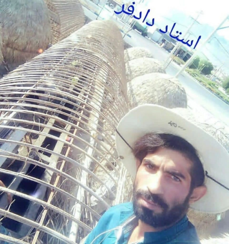 ساخت آلاچیق و کپر سنتی چوبی استاد دادفر در قلعه گنج کرمان