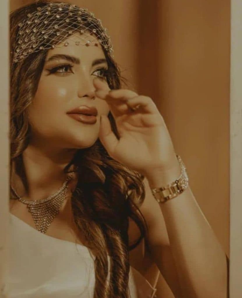 خدمات تخصصی میکاپ مینا نامداری در کوه چنار فارس