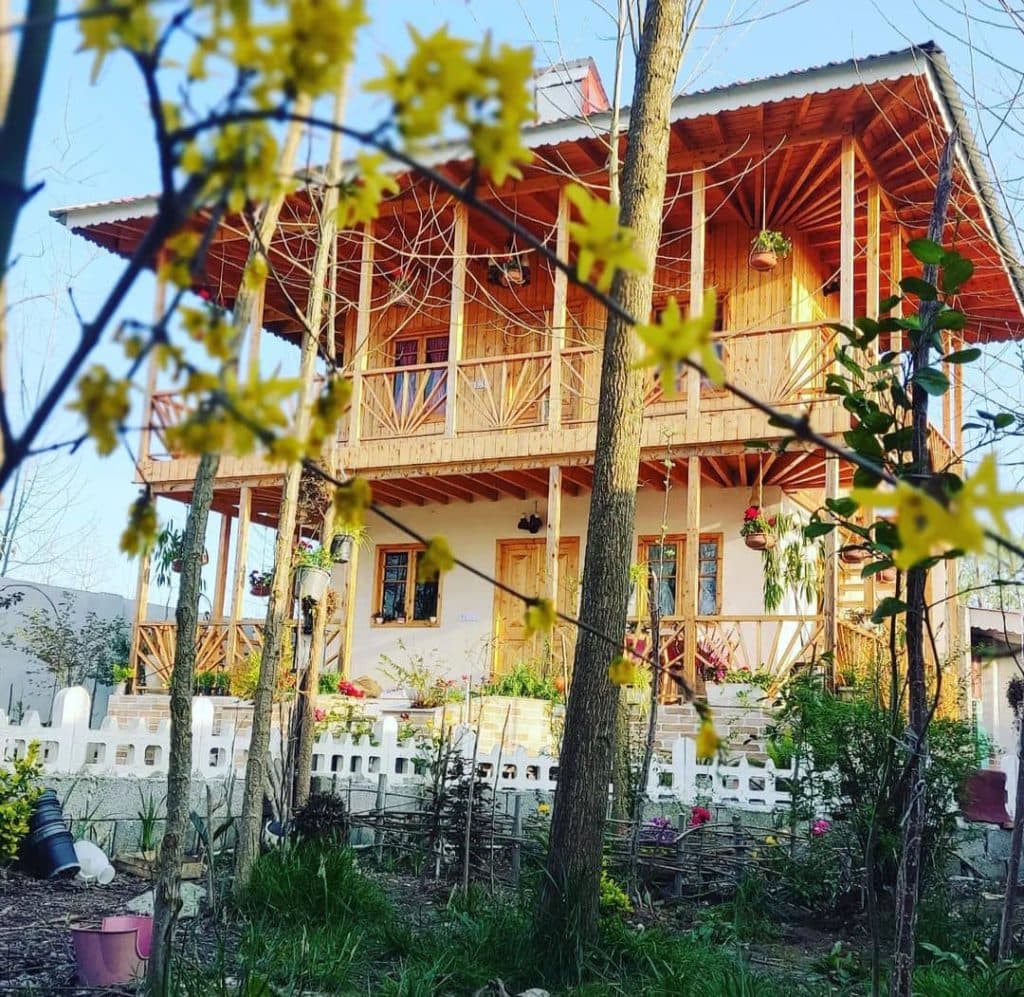 ساخت و اجرا کلبه چوبی تلار آلاچیق و کلبه سوئیسی تلار سازان گیل در گیلان