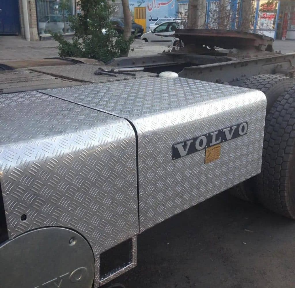 جعبه سازی و تزیینات و استیل کاری ماشین سنگین ابراهیمی در طرق مشهد