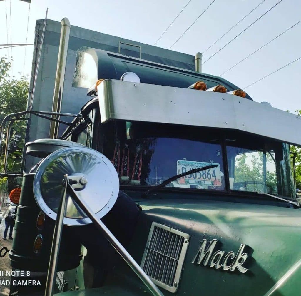 جعبه سازی و تزیینات و استیل کاری ماشین سنگین ابراهیمی در طرق مشهد