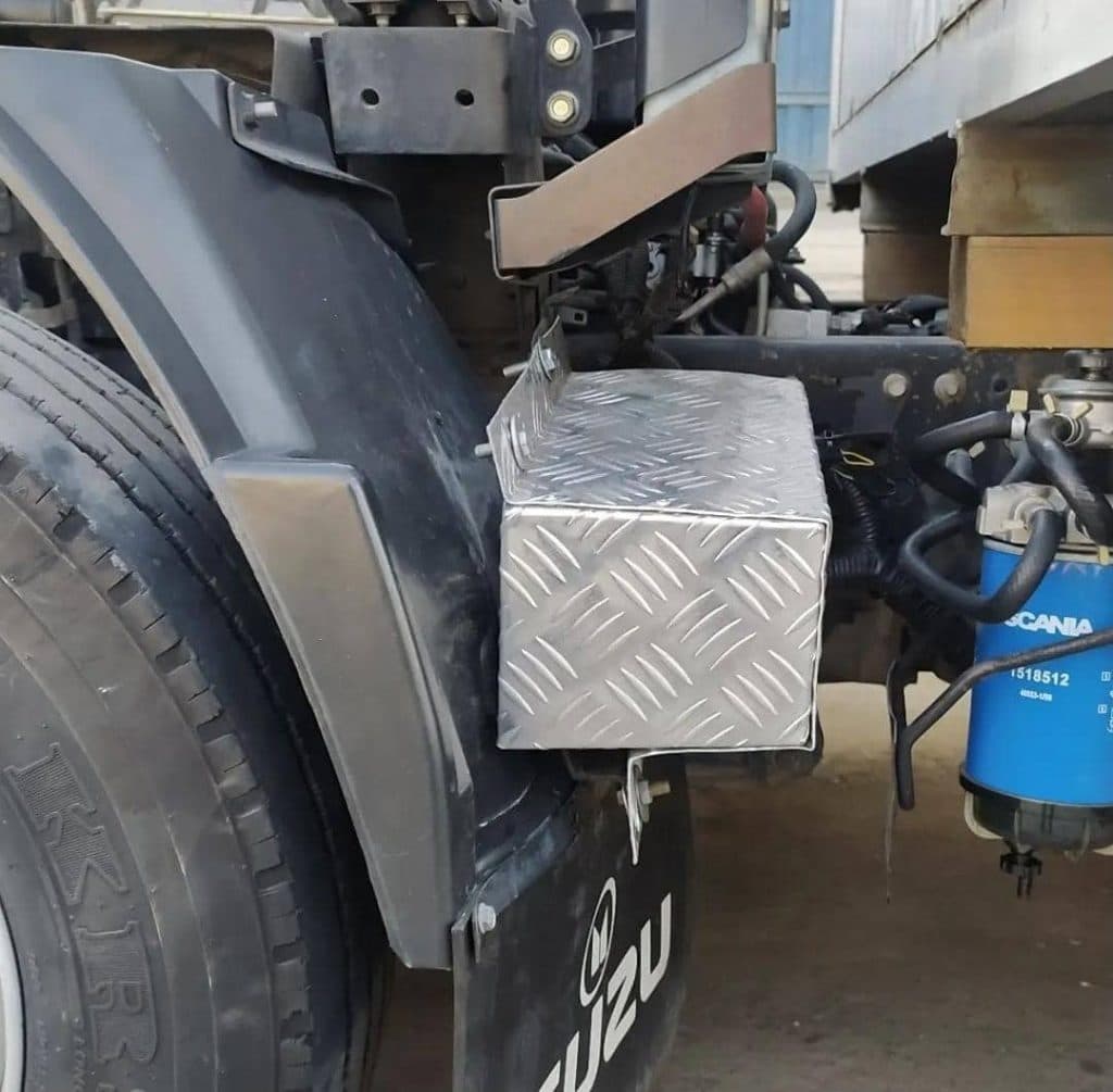 جعبه سازی و تزیینات و استیل کاری ماشین سنگین ابراهیمی در طرق مشهد