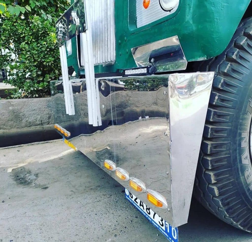 جعبه سازی و تزیینات و استیل کاری ماشین سنگین ابراهیمی در طرق مشهد