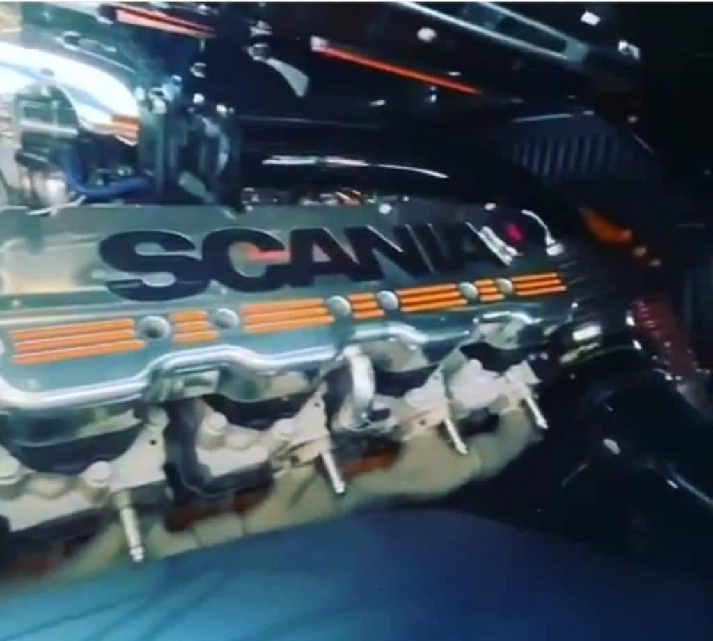 جعبه سازی و تزیینات و استیل کاری ماشین سنگین ابراهیمی در طرق مشهد