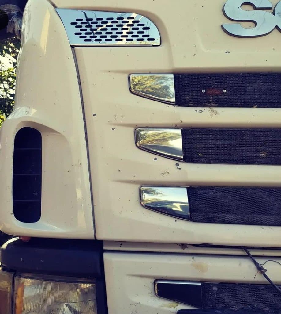 جعبه سازی و تزیینات و استیل کاری ماشین سنگین ابراهیمی در طرق مشهد