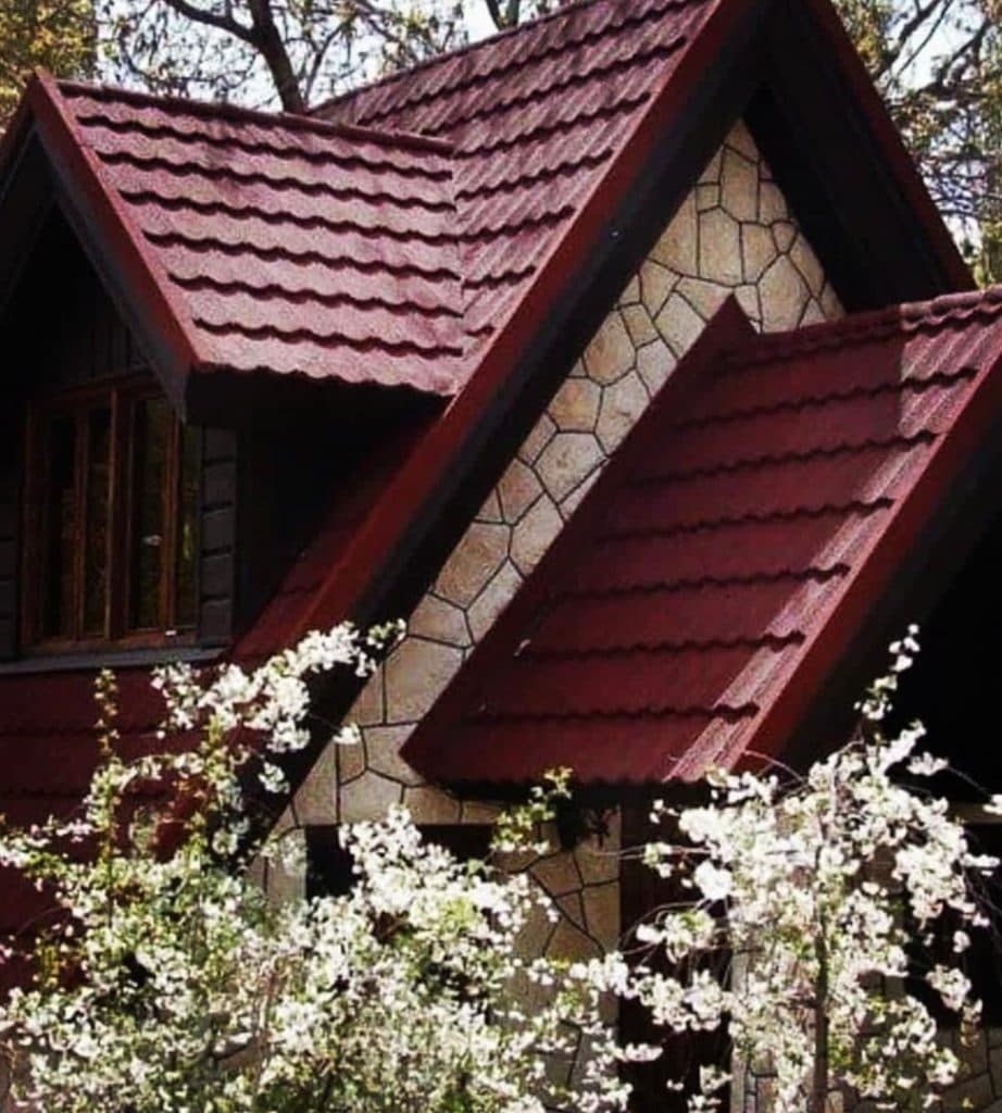 ساخت و نصب ورق شیروانی و سازه های فلزی ویلا عزیزپور در تبریز