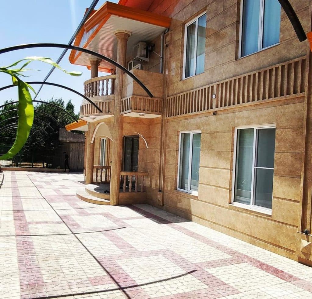 ساخت و نصب ورق شیروانی و سازه های فلزی ویلا عزیزپور در تبریز