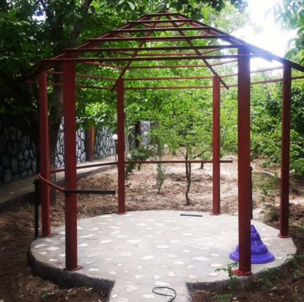 ساخت و نصب ورق شیروانی و سازه های فلزی ویلا عزیزپور در تبریز