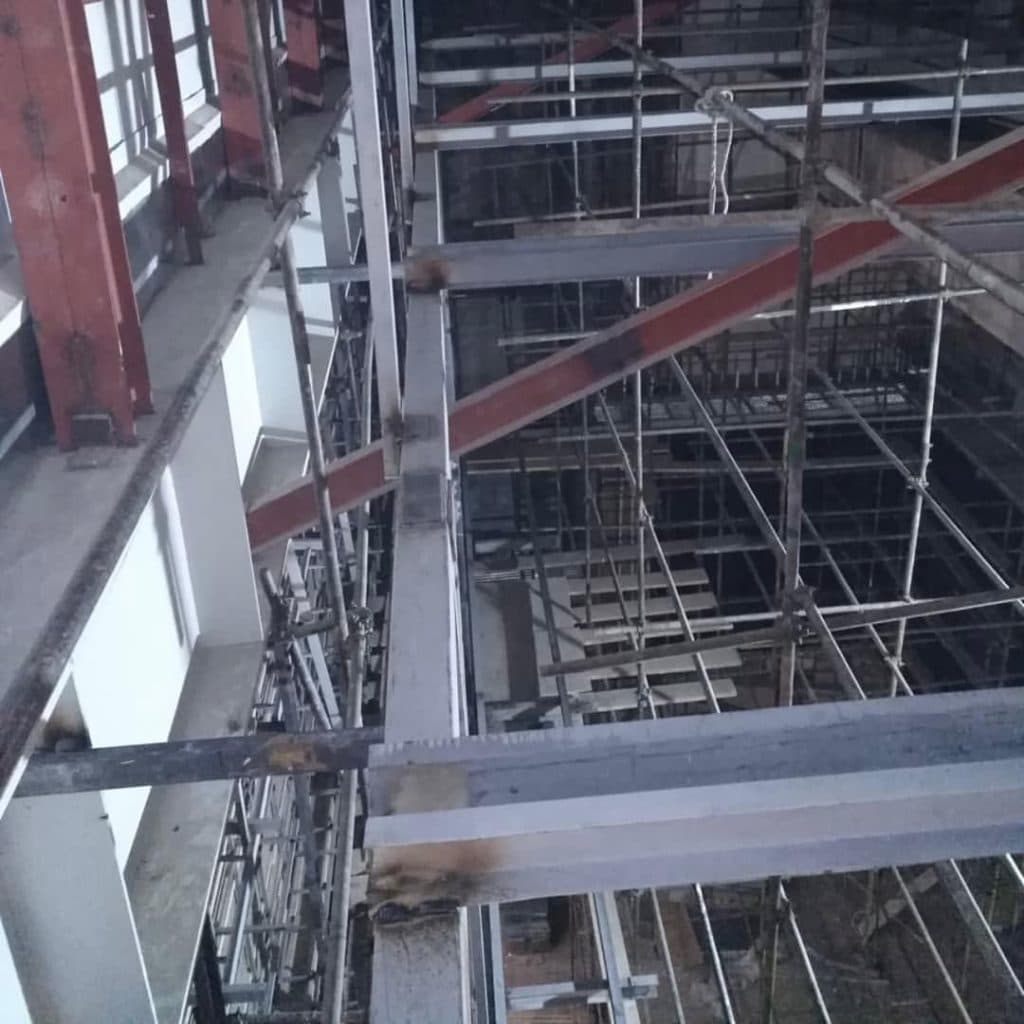 ساخت و نصب ورق شیروانی و سازه های فلزی ویلا عزیزپور در تبریز