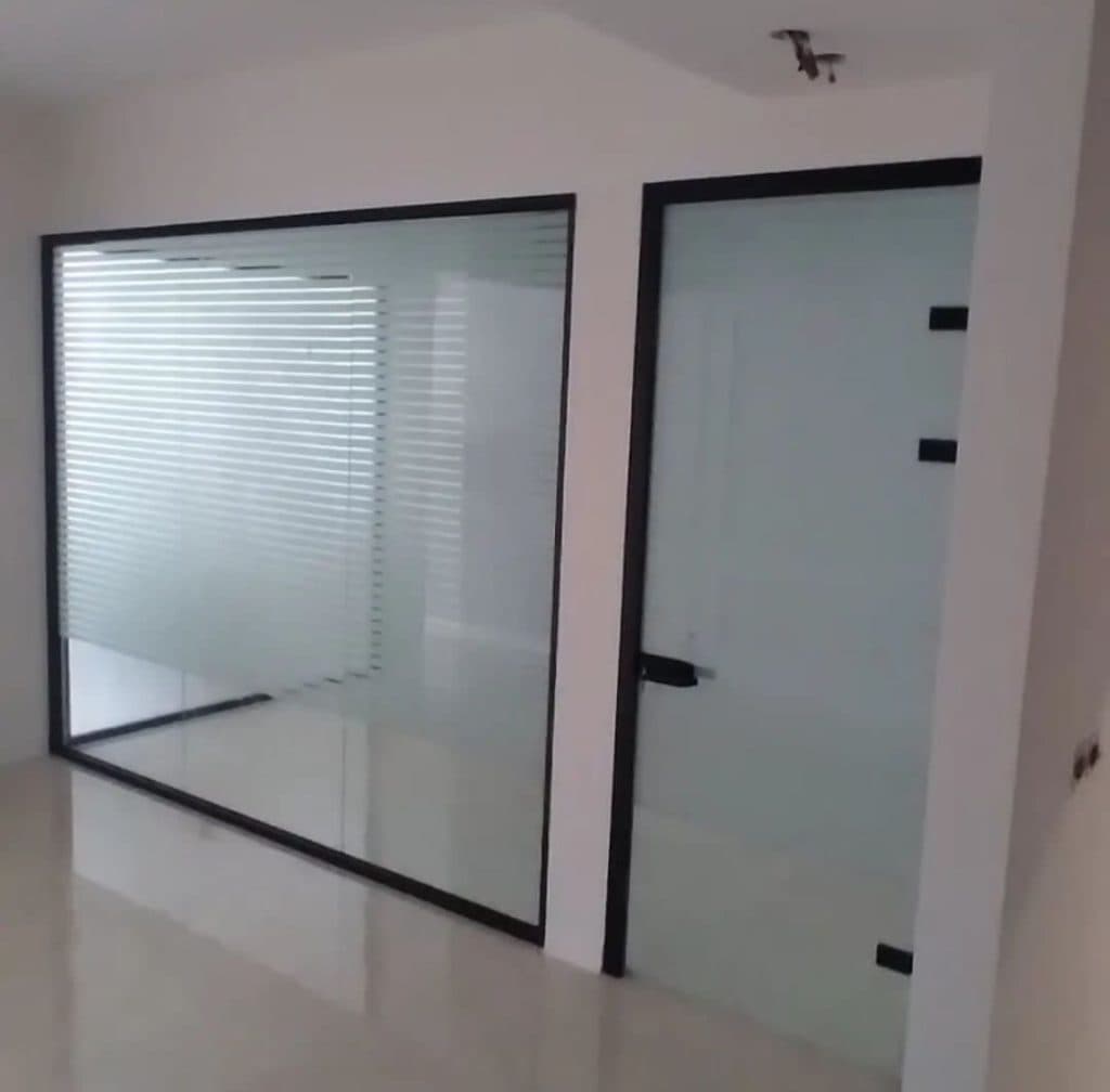 اجرا و نصب پارتیشن شیشه ای گلس دیزاین در سعادت آباد تهران