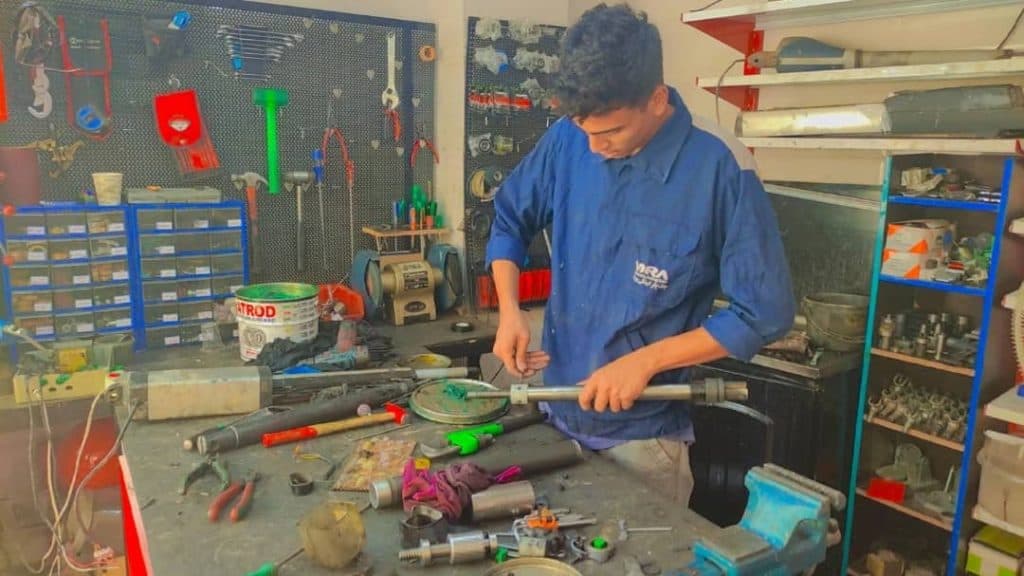 بالابر هیدرواکسین جک بازویی و درب اتوماتیک سپهر جنوب در اهواز