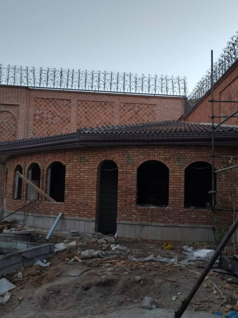 ساخت و نصب ورق شیروانی و سازه های فلزی ویلا عزیزپور در تبریز