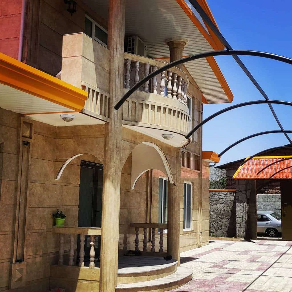 ساخت و نصب ورق شیروانی و سازه های فلزی ویلا عزیزپور در تبریز