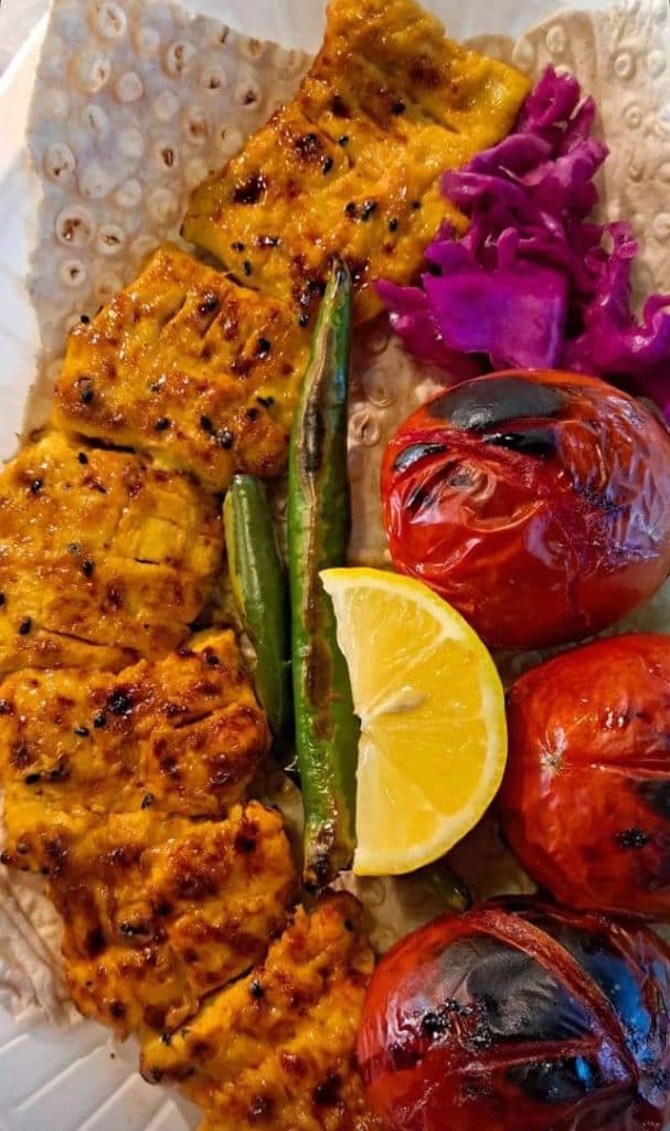 بیرون بر و آشپزخانه غذای ایرانی دلوین در بندرعباس