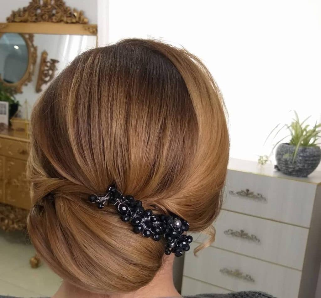 سالن زیبایی جانان در صومعه سرا