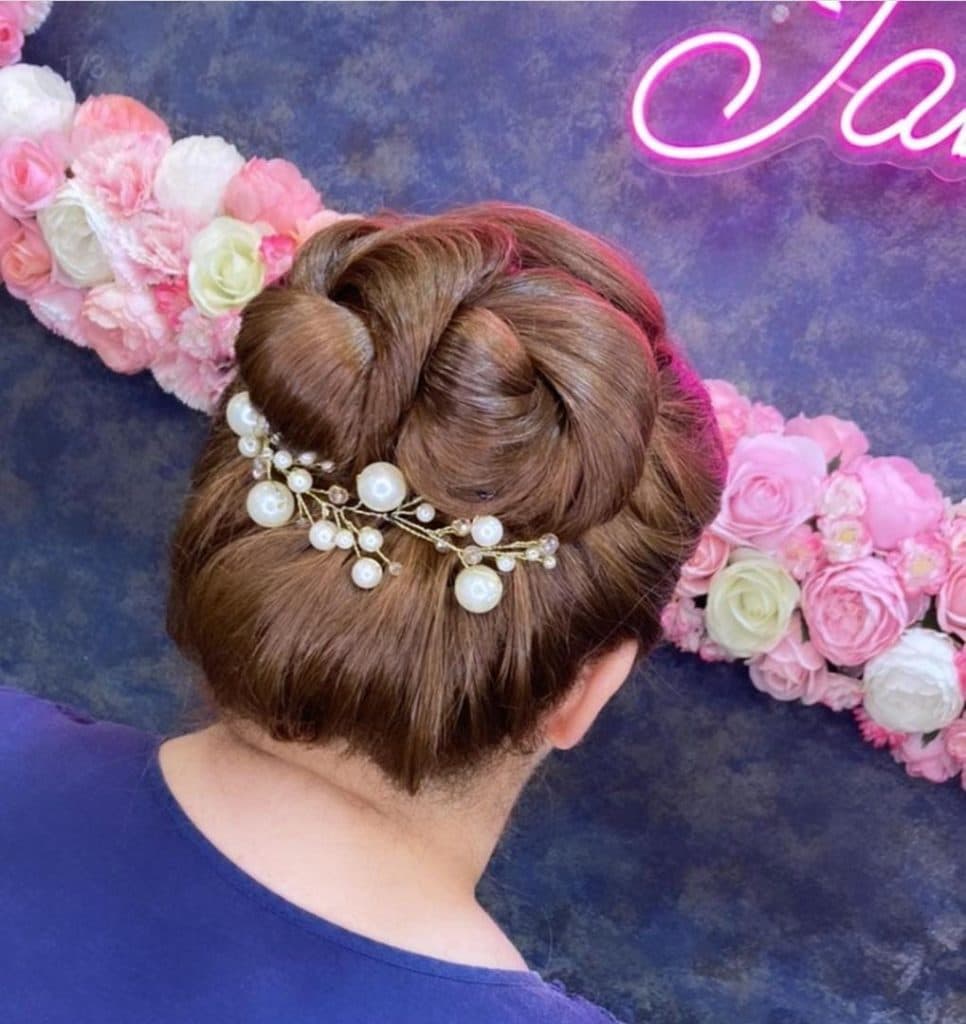 سالن زیبایی جانان در صومعه سرا