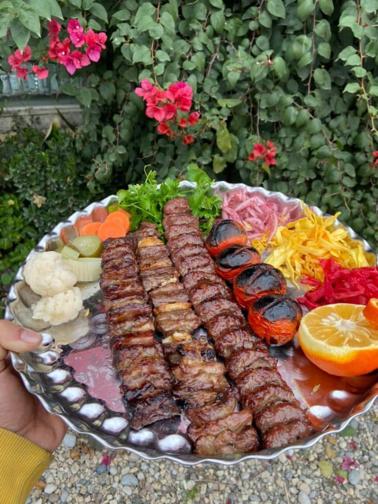 کافه رستوران باغ پدری در قائم شهر مازندران