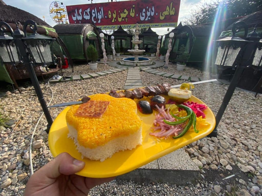 کافه رستوران باغ پدری در قائم شهر مازندران