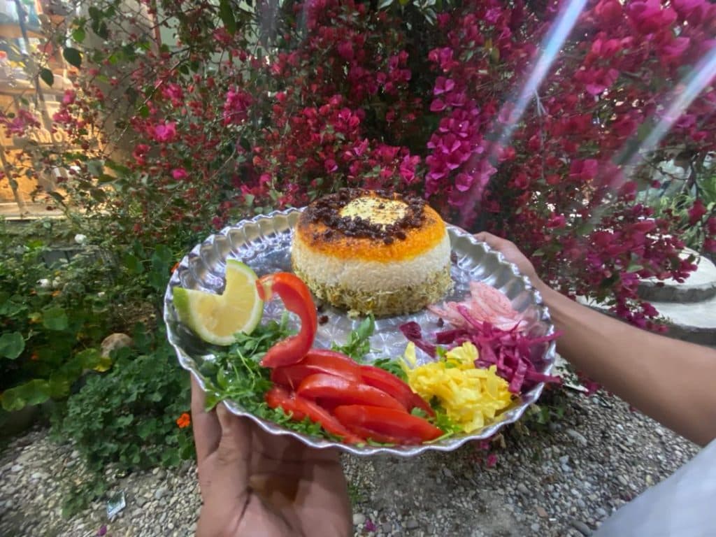 کافه رستوران باغ پدری در قائم شهر مازندران