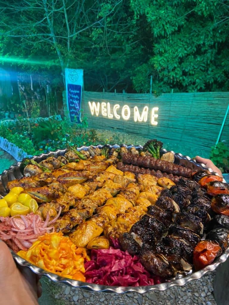 کافه رستوران باغ پدری در قائم شهر مازندران