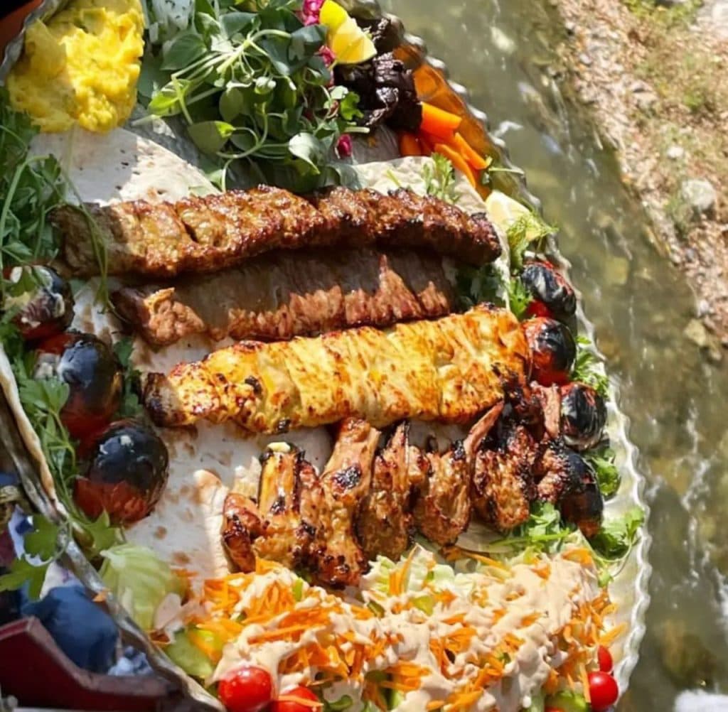 کافه رستوران پوریای ولی شعبه یک در فشم