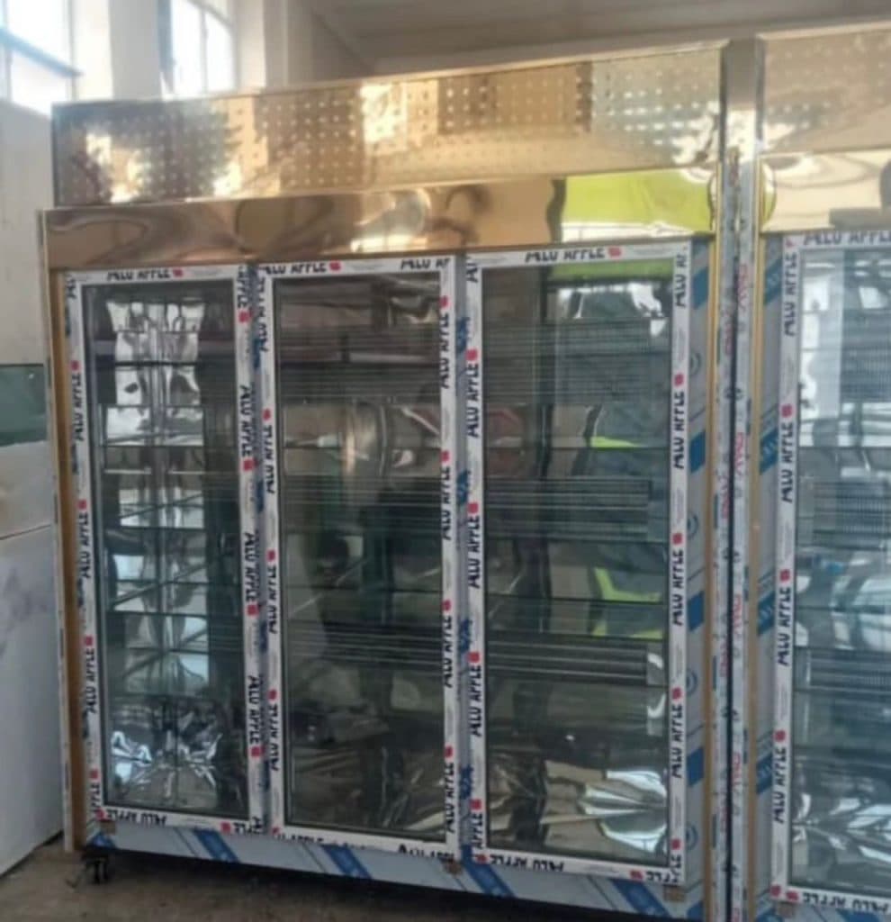 ساخت یخچال های ویترینی و فروشگاهی عضد انجماد در شازند اراک