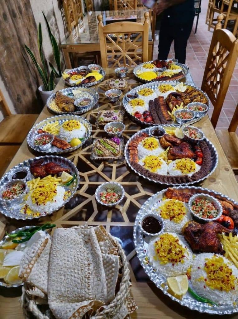 کافه و سفره خانه سنتی قلعه در خورموج