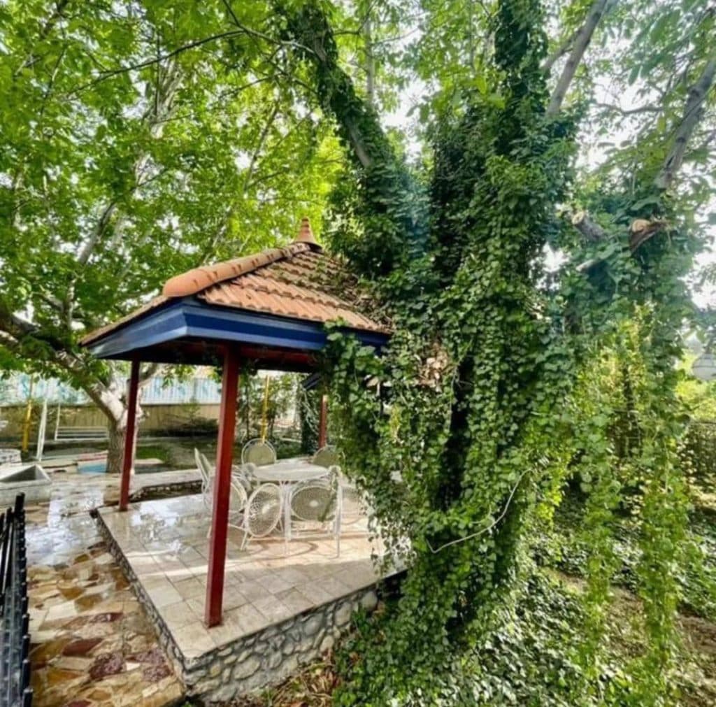 اجاره باغ ویلا امیری در باغ بهادران اصفهان