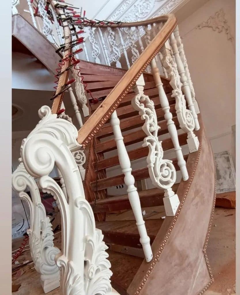 طراحی و ساخت پله گرد چوبی و پله حلزونی سعید در تبریز