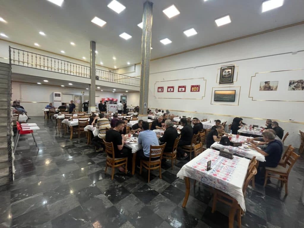 رستوران اکبر جوجه H.A.J در همدان