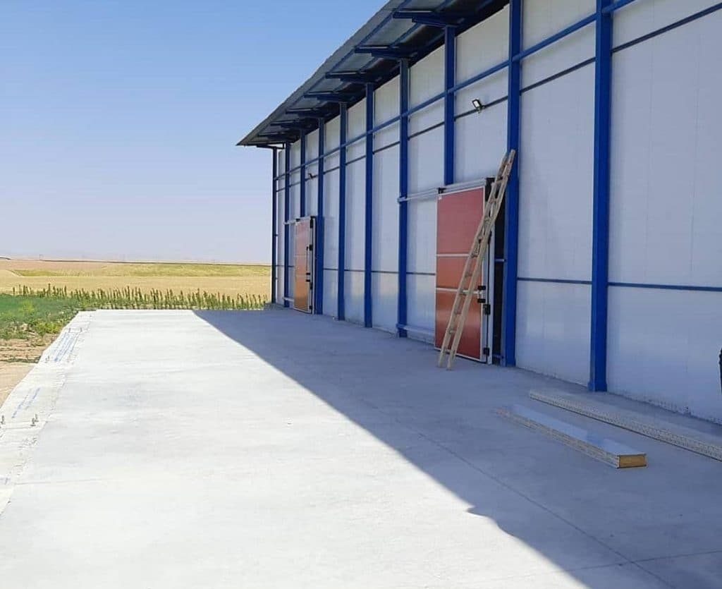 ساخت و نصب سردخانه های صنعتی و ساندویچ پنل TAV در زنجان
